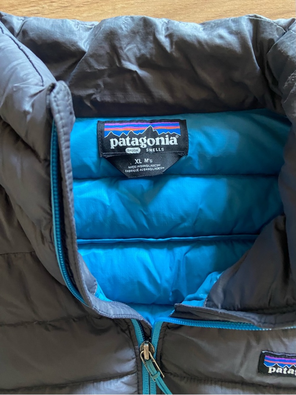 Patagonia Men's Puffer Jacket XL- Grey with Bright Teal Lining - Picture 2 of 9